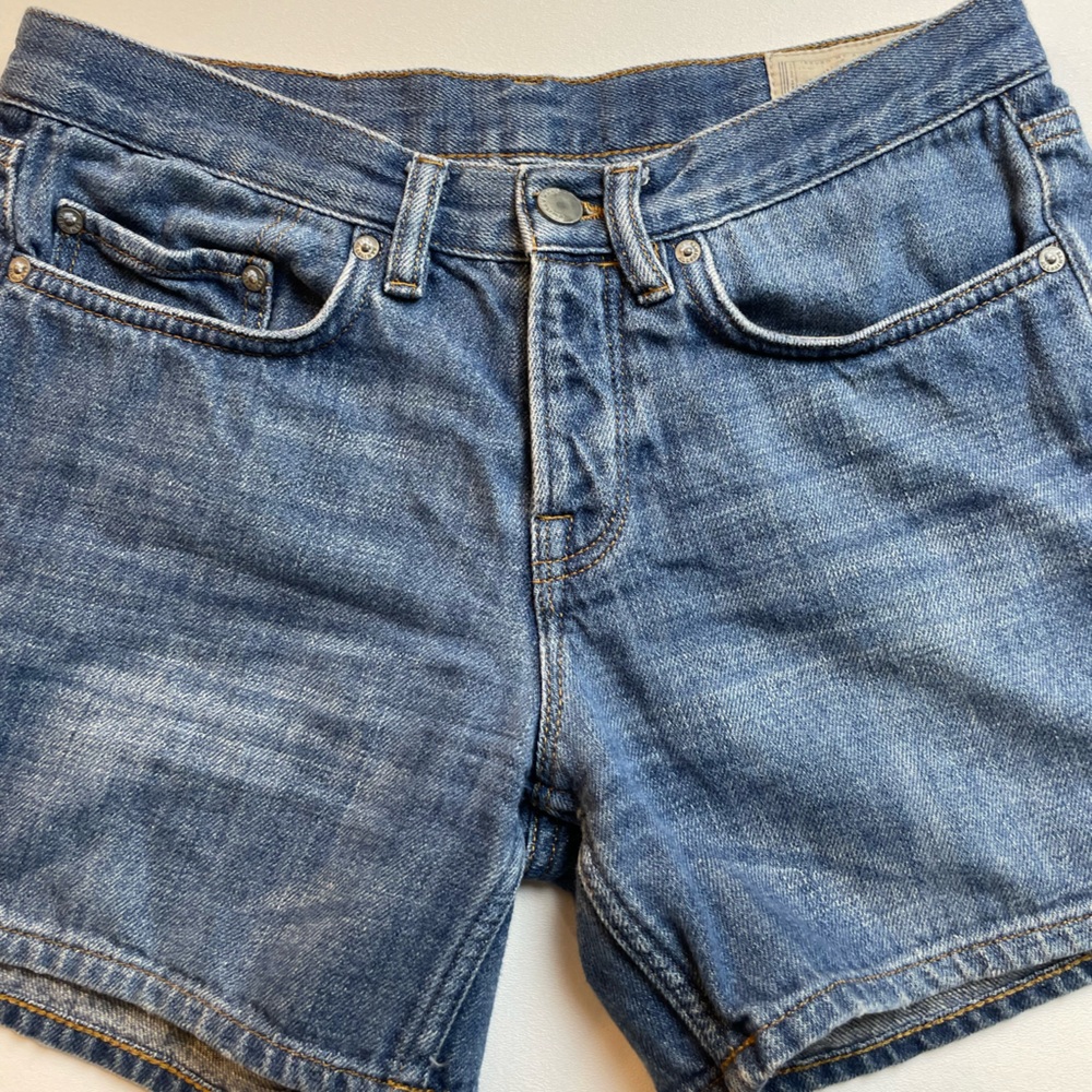 All Saints Classic Mid Rise Fly Button Medium Wash Denim Shorts Women’s Size 28 - Picture 3 of 8